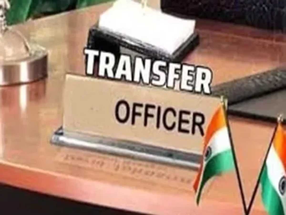 यूपी में 11 आईएएस के तबादले, मंडलायुक्त भी बदले